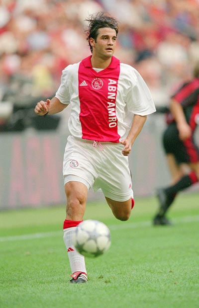 Cristian Chivu in echipa anului 2002.. Cristian Chivu in echipa anului 2002..