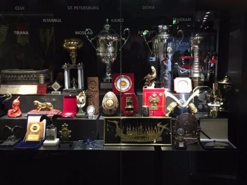 Cupe/ campionate - pe loc Cupe/ campionate - pe loc