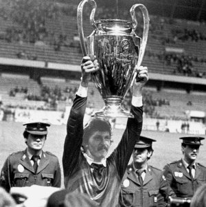 Helmuth Duckadam a fost impuscat de Nicu Ceausescu dupa finala de la Sevilla ? Helmuth Duckadam a fost impuscat de Nicu Ceausescu dupa finala de la Sevilla ?