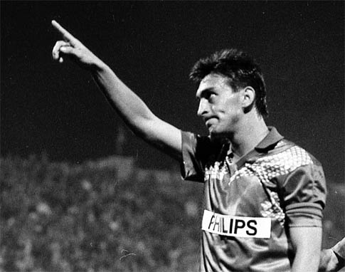 Ilie Dumitrescu si Helmuth Duckadam sunt noul antrenor, respectiv noul presedinte al Stelei Ilie Dumitrescu si Helmuth Duckadam sunt noul antrenor, respectiv noul presedinte al Stelei